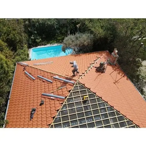 Travaux de toitures, changement d'une toiture par nos couvreurs  Toulon dans le var 83