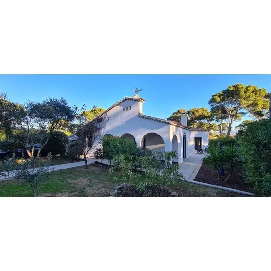 Société de réféction de toiture traditionnelle par un couvreur à Bandol var 83