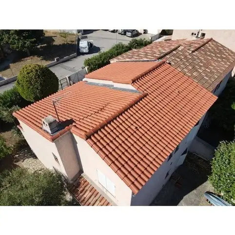 Spcialiste pour rparer une toiture suite  une infiltration d'eau  la Seyne sur mer dans le var 83