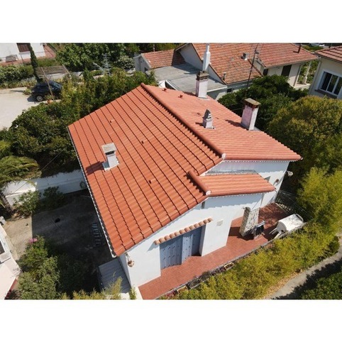 Installation d'une nouvelle toiture par un couvreur  Tamaris sur la commune de la Seyne sur mer var 83