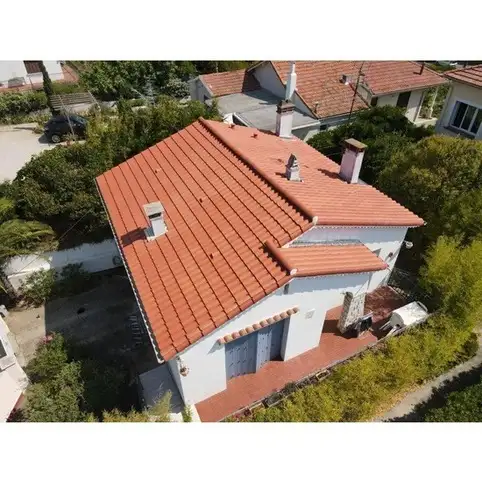 Installation d'une nouvelle toiture par un couvreur  Tamaris sur la commune de la Seyne sur mer var 83