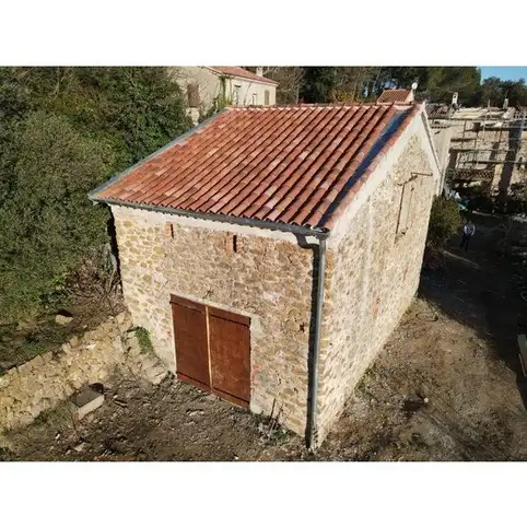 Compagnons couvreurs pour la rfection d'une toiture en tuile Canal  Ollioules dans le var 83