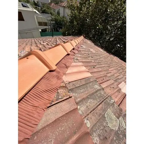 REPARATION DE TOITURE  SIX FOURS LES PLAGES: installation d'un fatage, rnovation d'artiers pour viter les infiltrations d'eau.