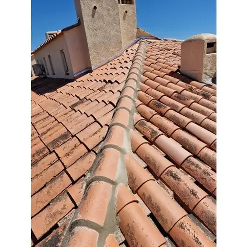 Couvreur spcialis dans la rparation de toiture, installation dun fatage sur closoir ventil et rnovation des artiers  Toulon dans le var 83