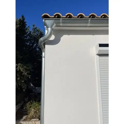 INSTALLATION DE GOUTIERE EN ZINC A SIX FOURS DANS LE VAR 83