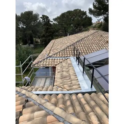 Couvreurs zingueurs spcialiss dans la recherche de fuites d'eaux sur toitures  La Seyne sur mer dans le var 83