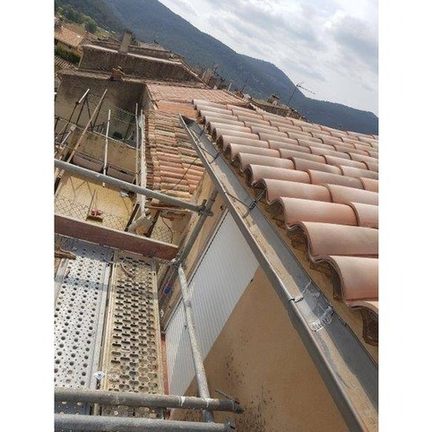 INSTALLATION DE GOUTTIERES,A CUGES LES PINS BOUCHES DU RHONE 13