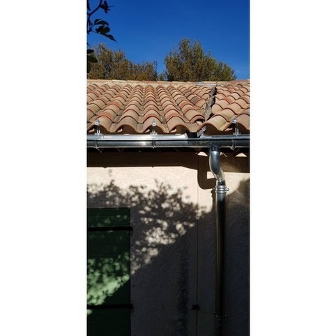 INSTALLATION DE GOUTTIERES EN ZINC NATUREL A LA CADIERE D'AZUR VAR 83