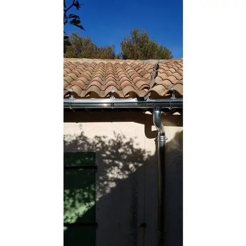 INSTALLATION DE GOUTTIERES EN ZINC NATUREL A LA CADIERE D'AZUR VAR 83