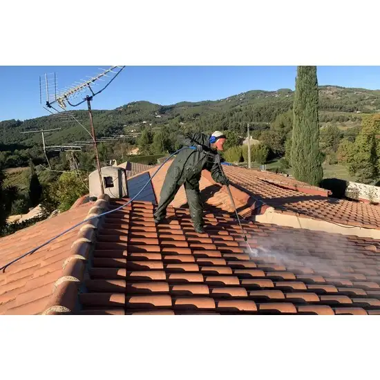 Nos travaux pour le nettoyage et l'entretien de tuiles dans le Var