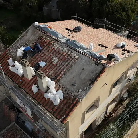 Redonner vie  votre toiture en tuiles plates  Toulon avec savoir-faire 