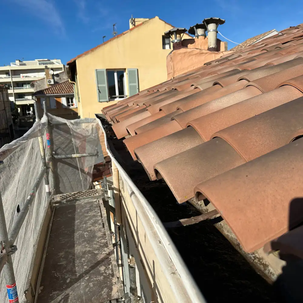 Redonner du caractère à votre façade à Toulon grâce à la réfection de gouttières