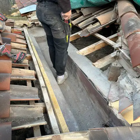 Cration de couloir deau en zinc  Toulon : Protger votre toiture