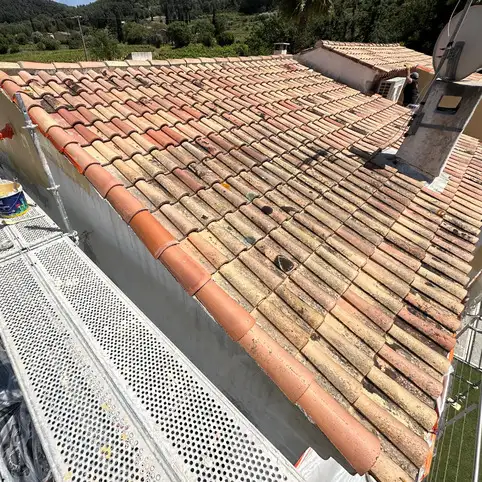 Rfection dune rive en biaise sur une glise  Toulon : savoir-faire artisanal 