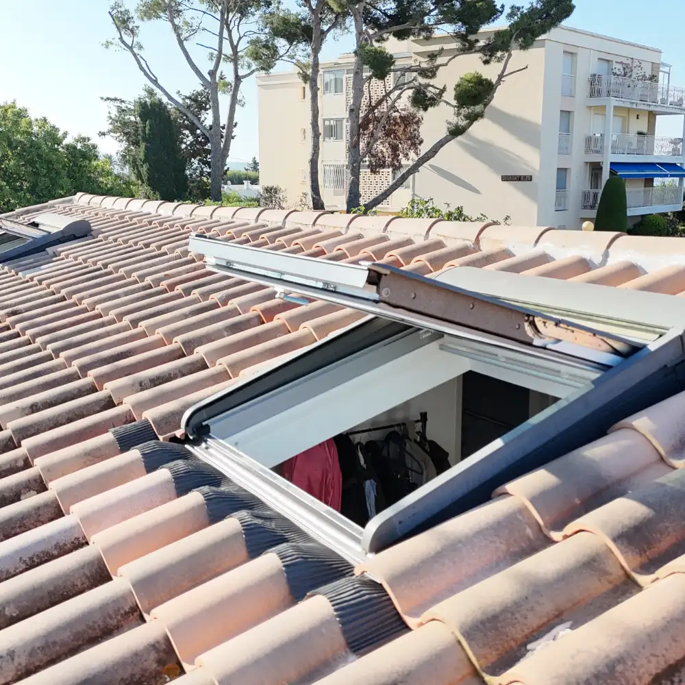Pose de Velux  projection et rotation  Bandol : lumire & confort savoir-faire