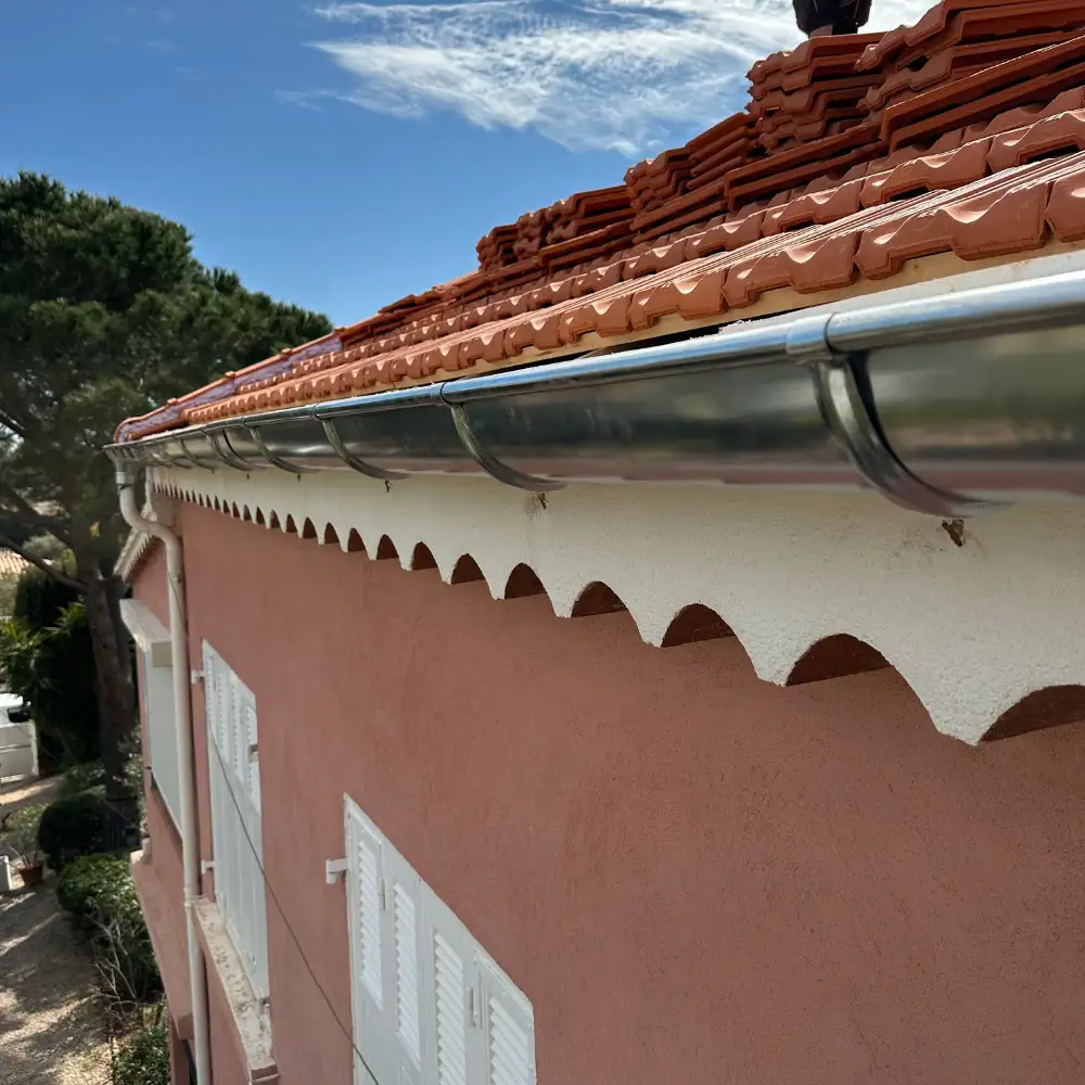 Pose et r�paration de goutti�res en zinc � Six-Fours-les-Plages 