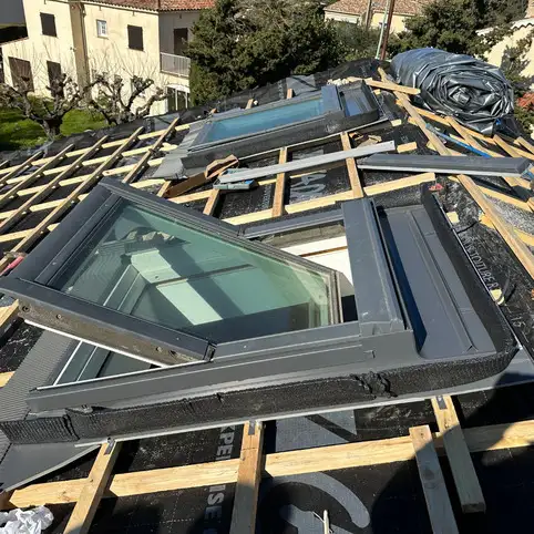 Installation de V�lux � Toulon : apportez lumi�re et s�curit� � votre toiture