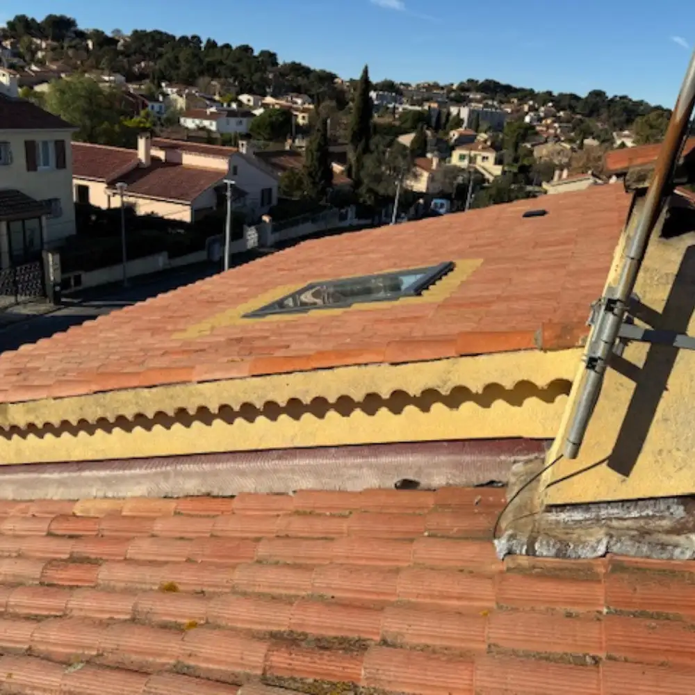 R�fection de toiture � Toulon : une d�cision cl� pour pr�server votre habitation