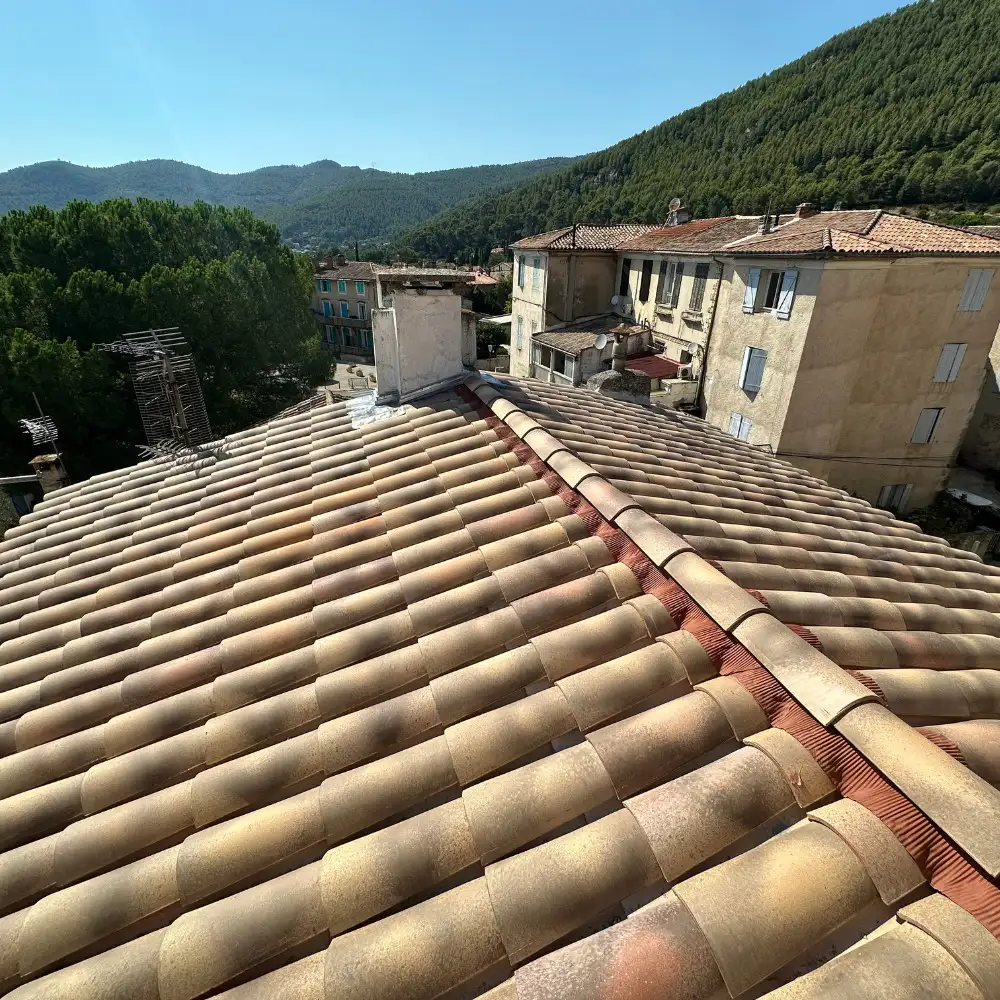 R�fection de toiture � Toulon : s�curiser votre habitation durablement