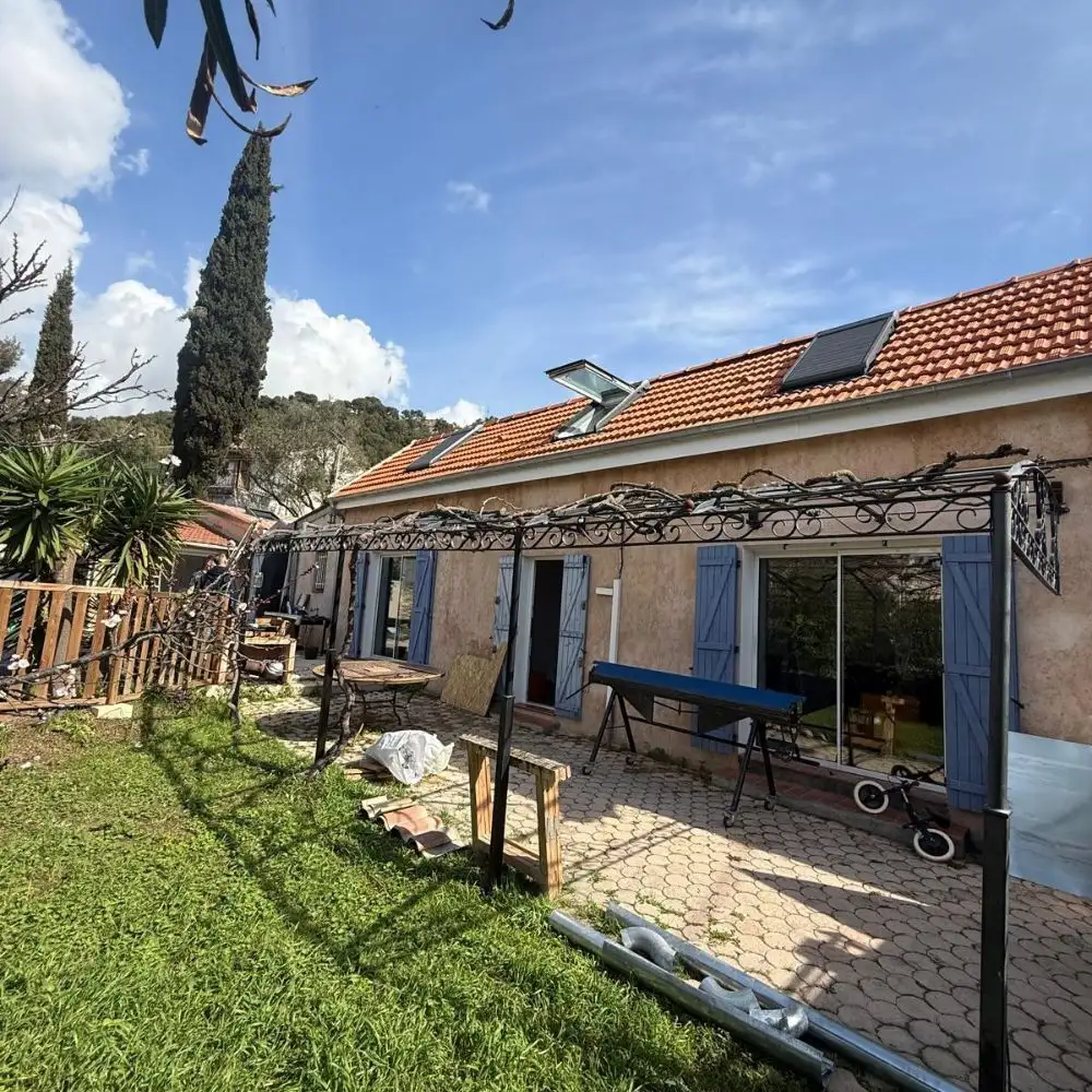 Quel V�lux choisir � Toulon ? Le guide par type de toiture et d'usage